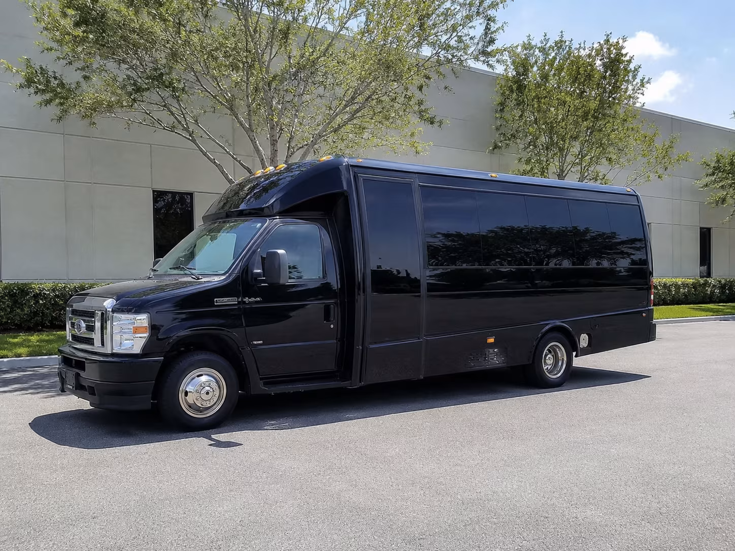 bus rentals for corporate airport transfers to gsp and clt